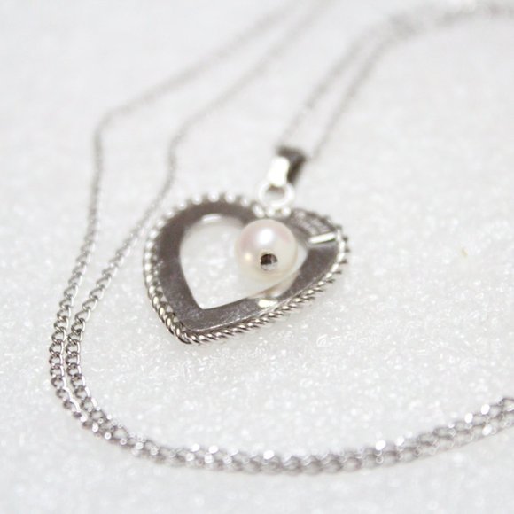 Van Dell Sterling Heart & Faux Pearl Pendant Necklace - Cross Posted - Picture 1 of 13
